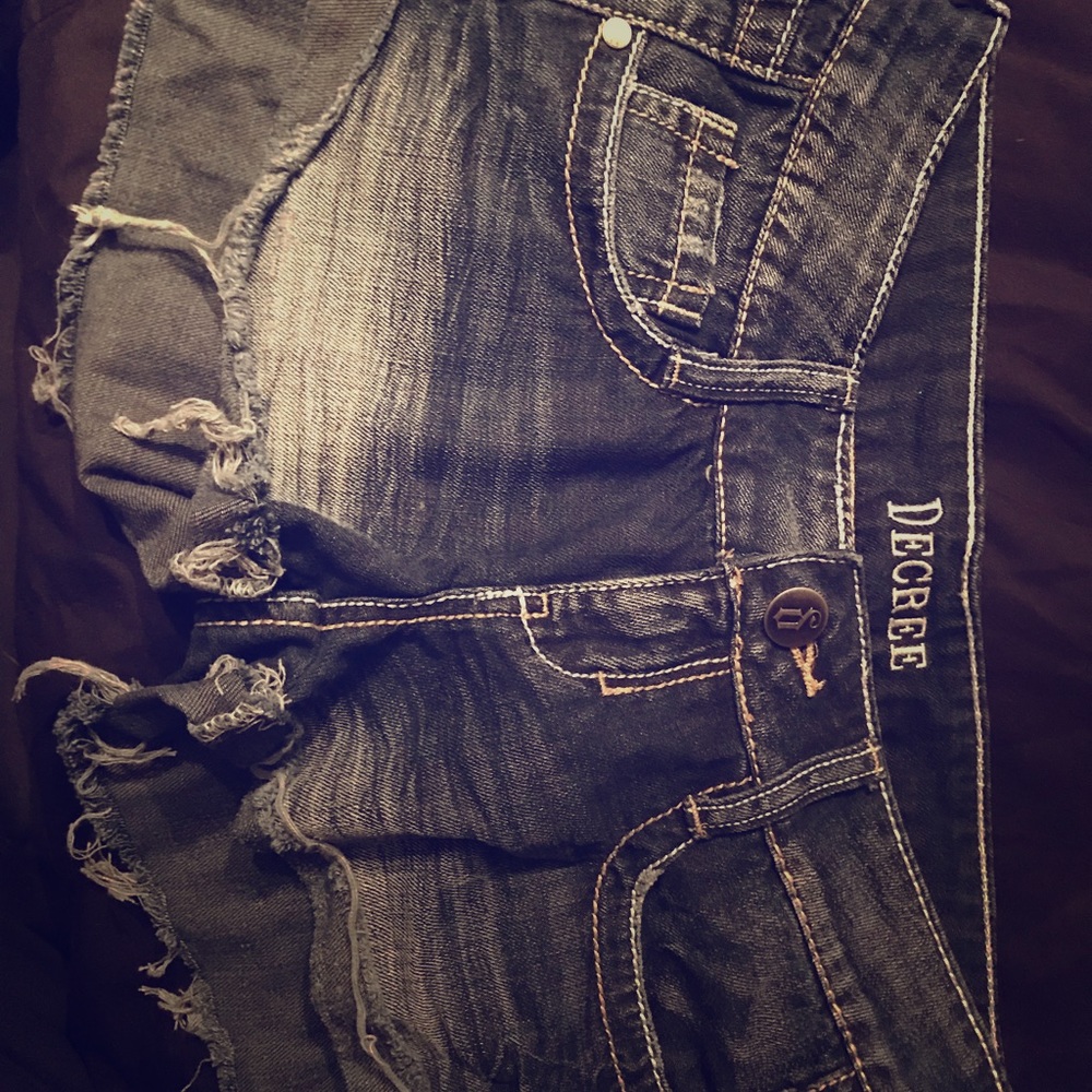 Decree Shortie Shorts